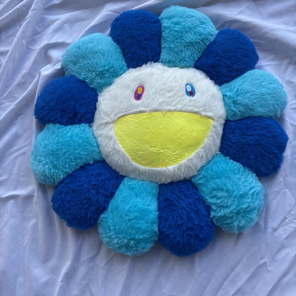 Blue Takashi Murakami style flower plush pillow stuffed toy! 40cm brand new 🌈 ✨